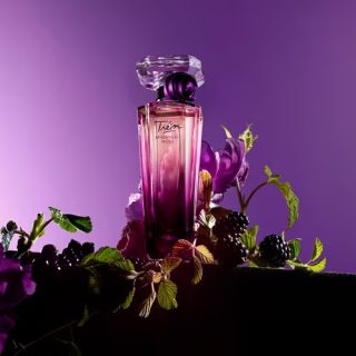 -28% sur Tresor Midnight Rose est un parfum passionné et séduisant pour les femmes. Le parfum est un floral boisé et fruité irrésistiblement sensuel, romantique et élégant. 

Disponible à 26000fr sur awayele.com